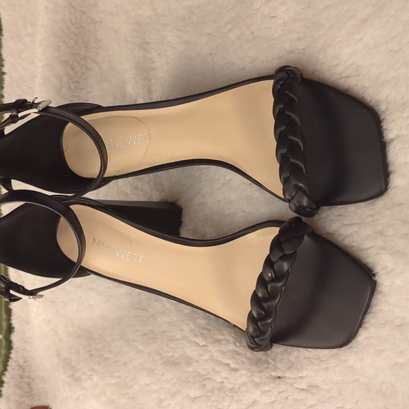 Nine West ankle strap heels - Picture 3 of 6
